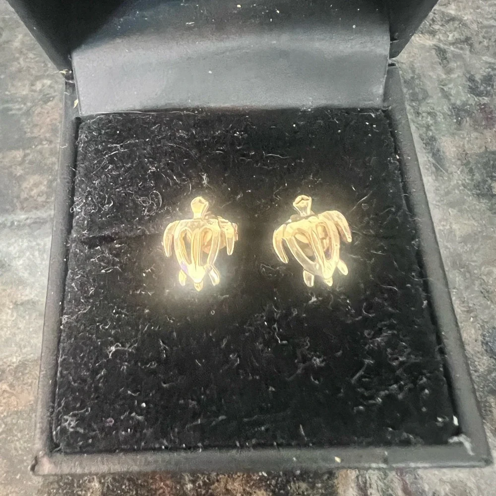🎁14K GOLD TURTLE EARRINGS 🎁FOR A WOMAN OR A CHID🎁NEVER USED🎁